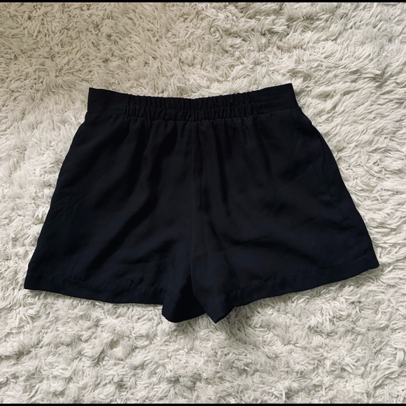 Black XS Saks Fifth Avenue shorts NWT - Picture 2 of 2